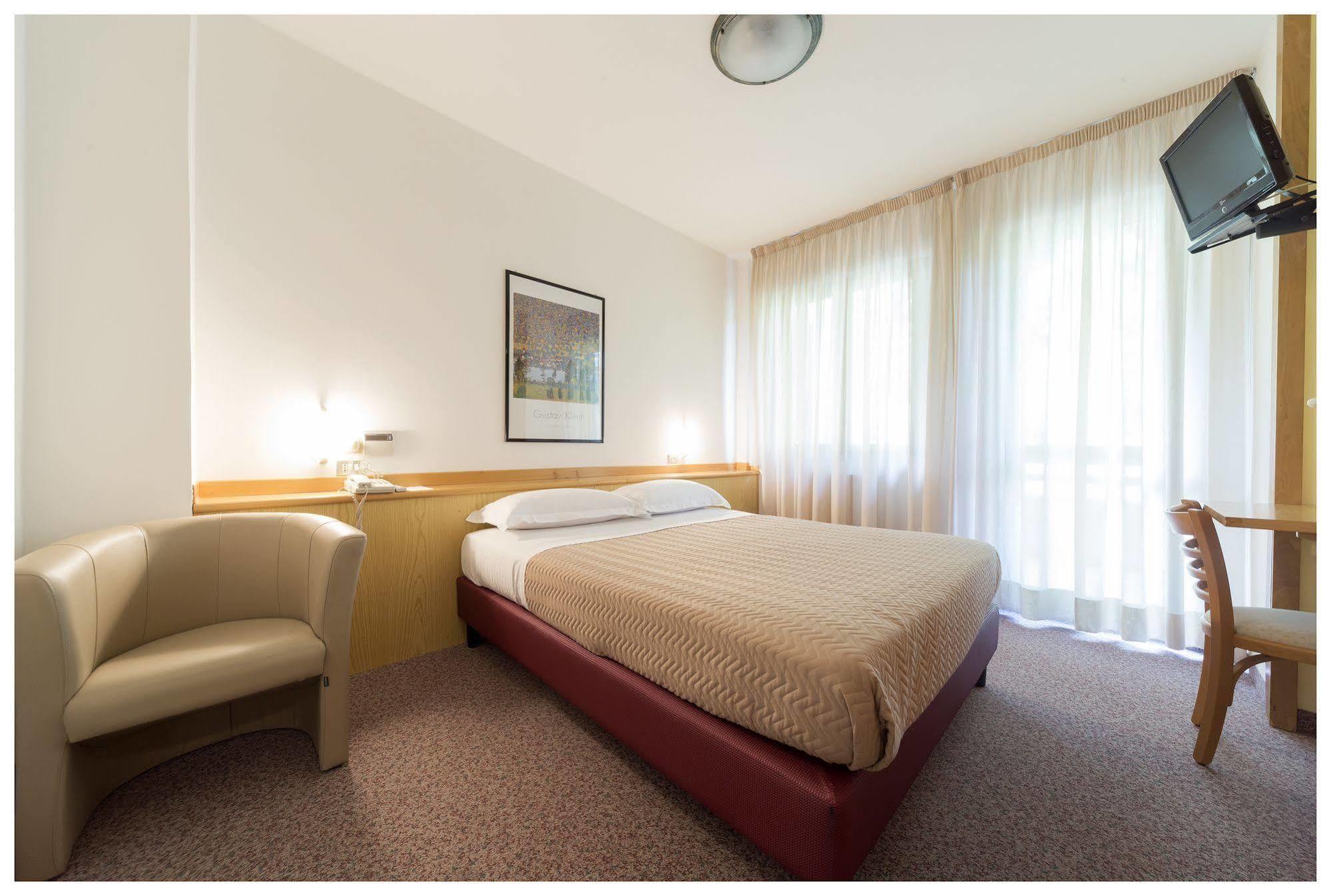 Hotel Pennile Ascoli Piceno Exterior photo